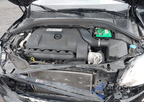 2015 Volvo Xc60 T6 из США, поврежденный, VIN YV4902RK4F2752706